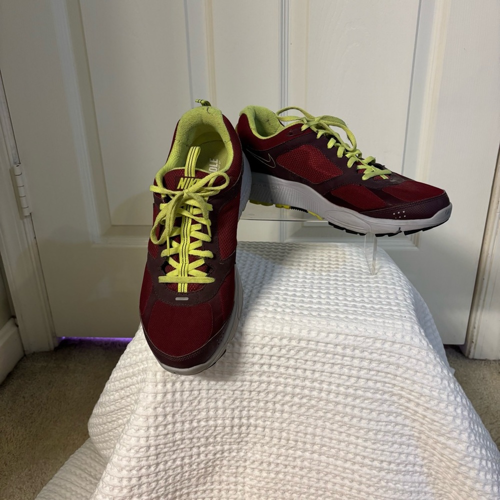 Nike Lunarfly Burgundy/Yellow Athletic Shoes for Performance, Size M-9, W-11